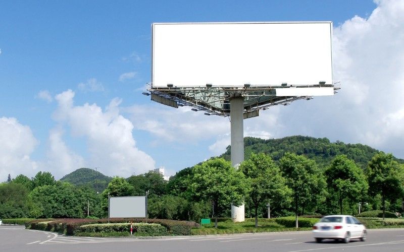 Billboard quảng cáo nhiều hơn 2 mặt