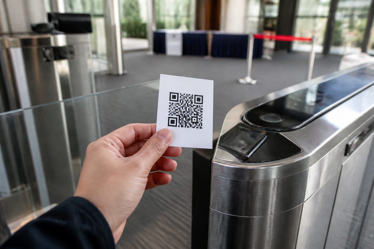 Sai ở chỗ in mã nhỏ như tem giá